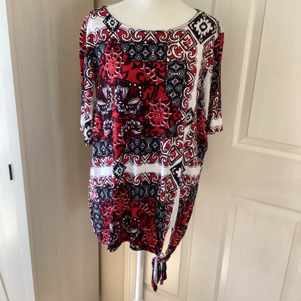 CJ Banks Red and Black Geometric Tunic with bottom Tie Chicos Sz 1X